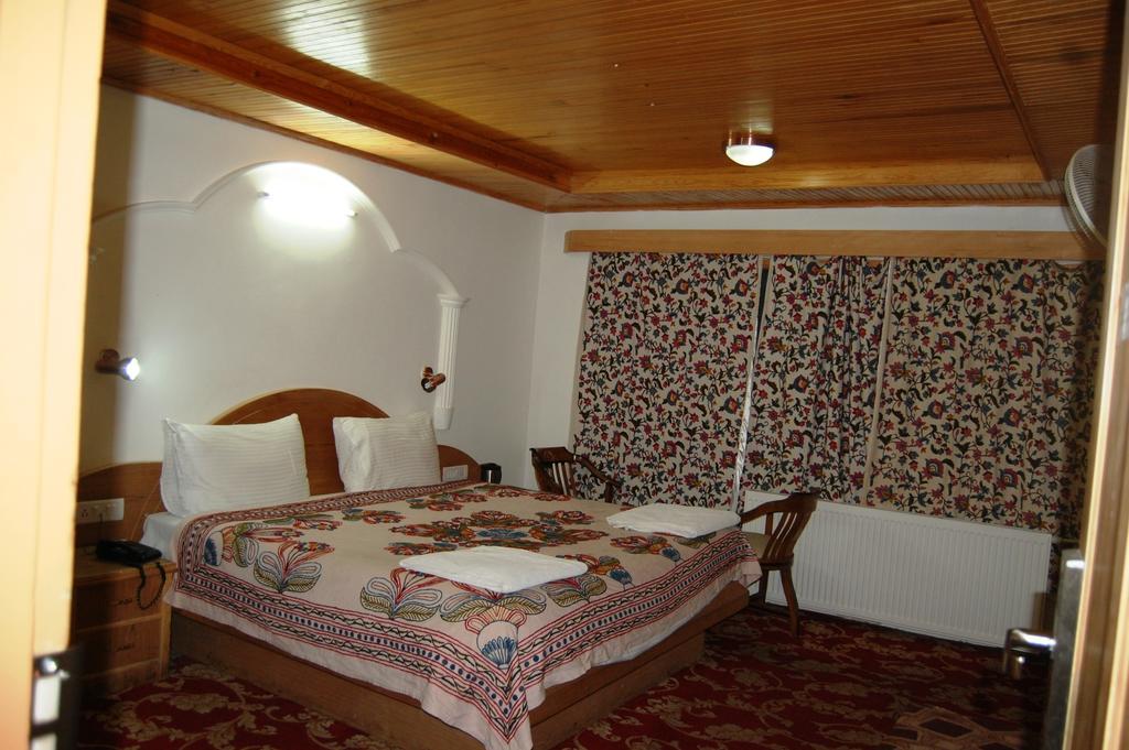 Hotel Paradise Inn Pahalgām Esterno foto