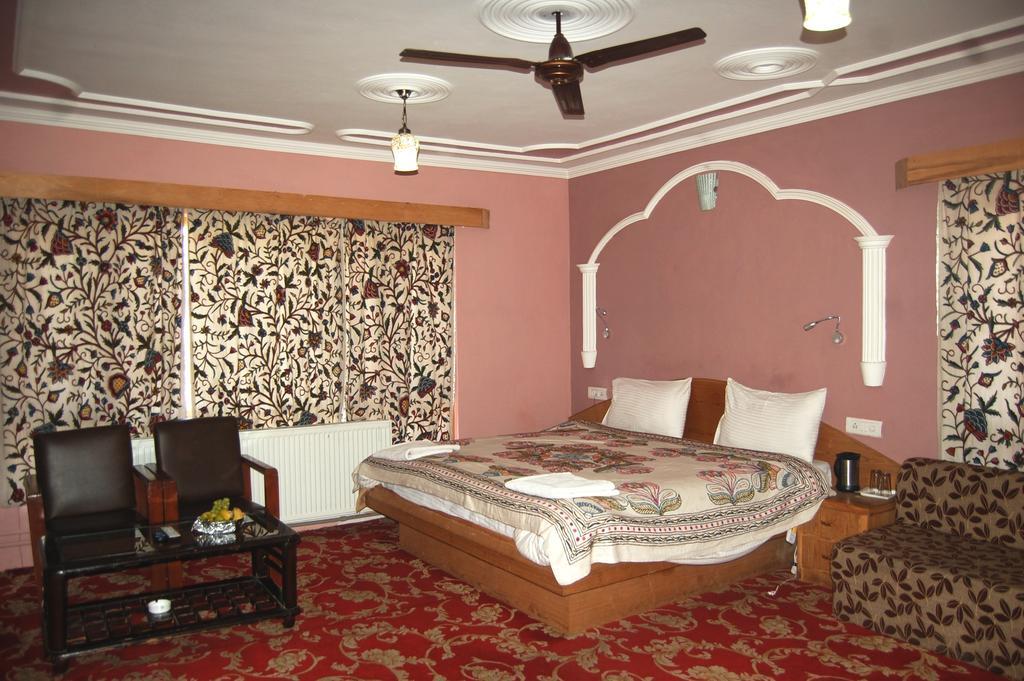 Hotel Paradise Inn Pahalgām Esterno foto