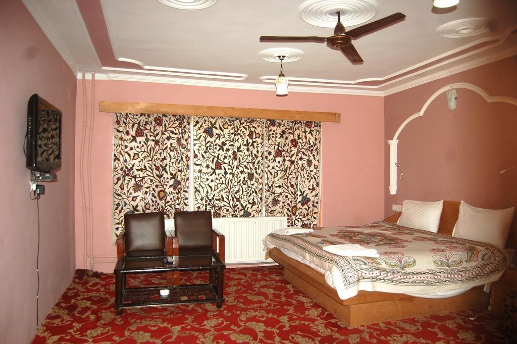 Hotel Paradise Inn Pahalgām Esterno foto