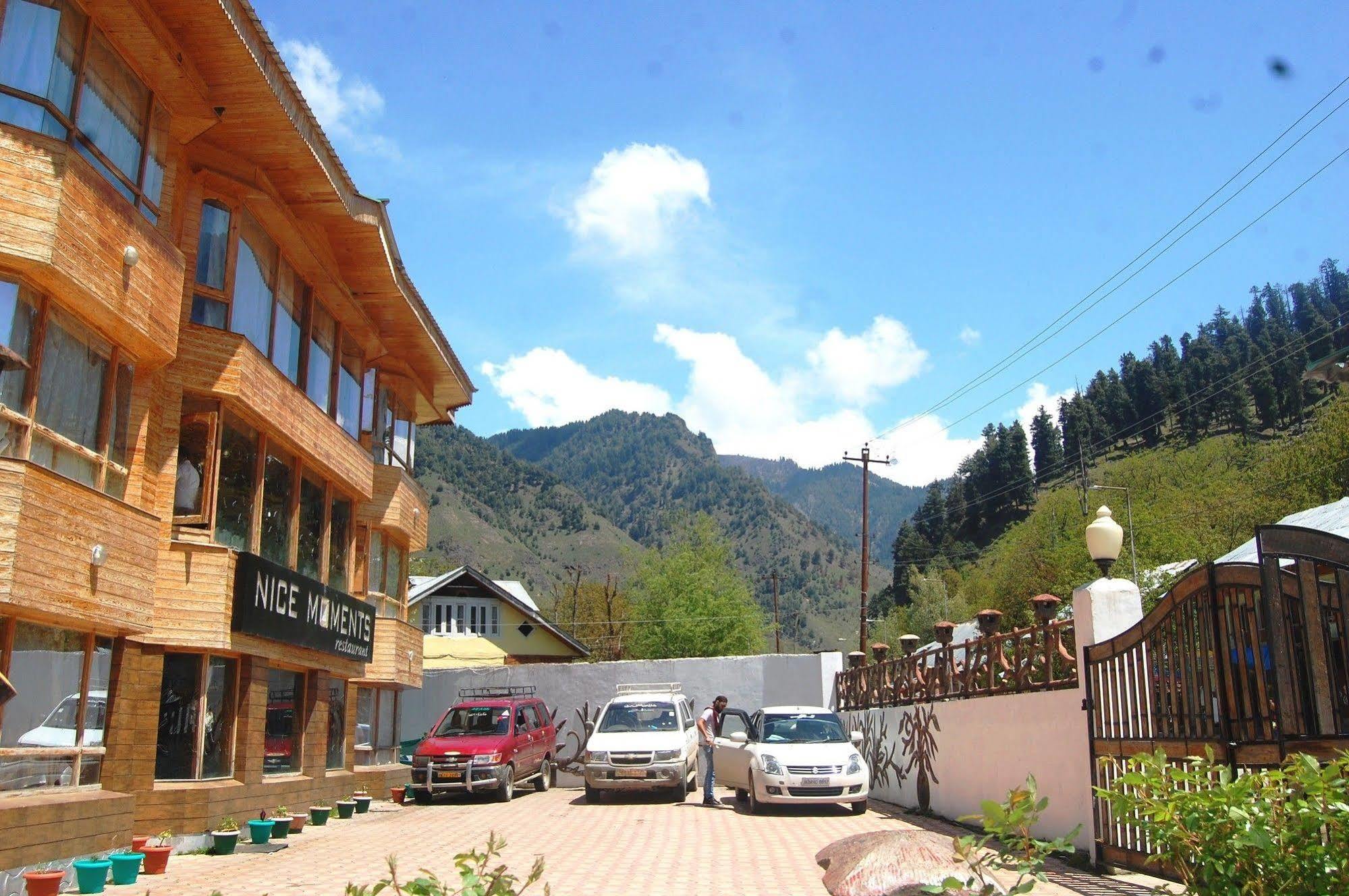 Hotel Paradise Inn Pahalgām Esterno foto
