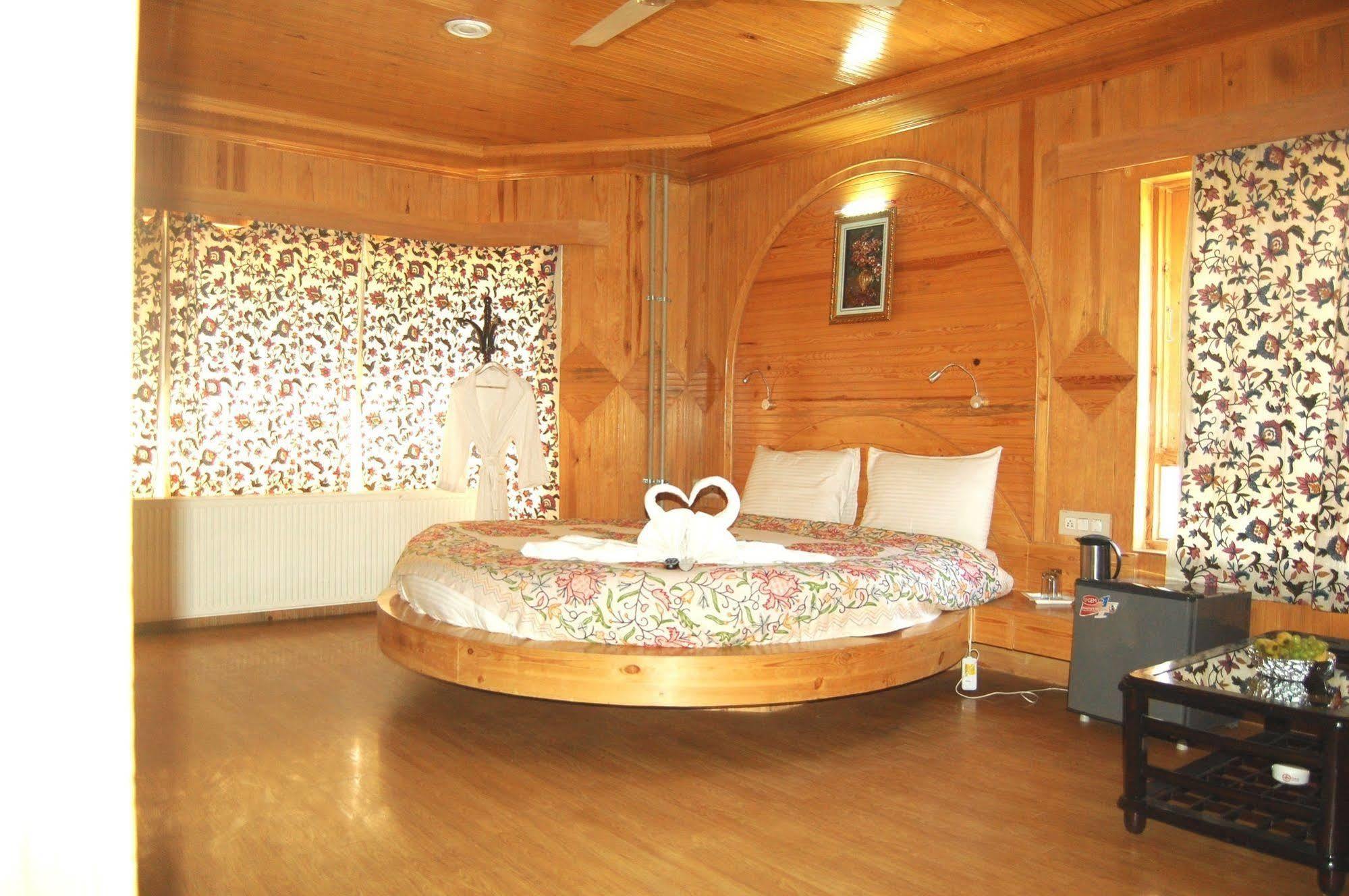 Hotel Paradise Inn Pahalgām Esterno foto