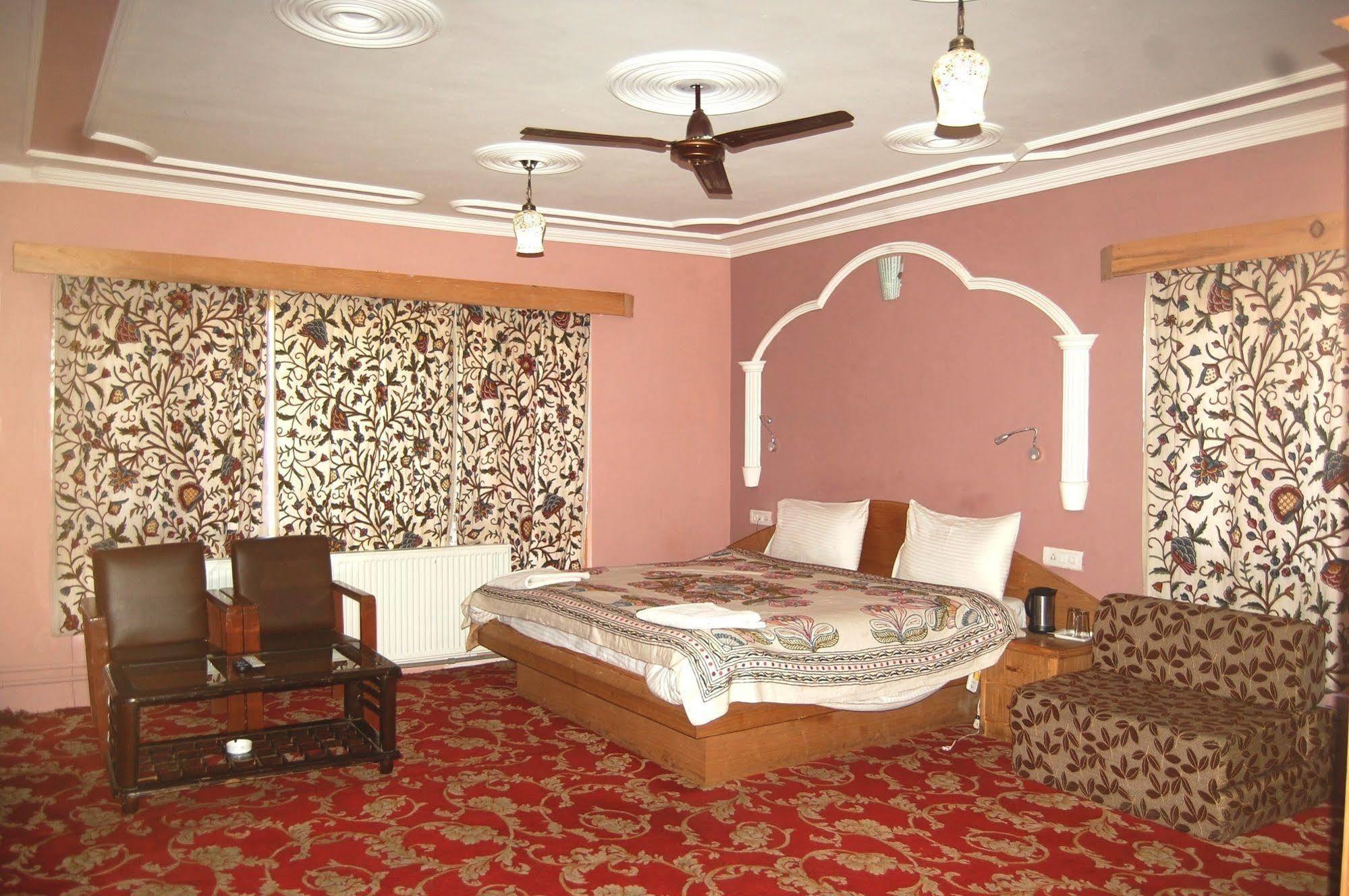 Hotel Paradise Inn Pahalgām Esterno foto