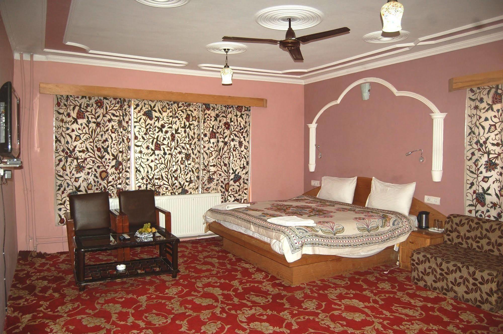 Hotel Paradise Inn Pahalgām Esterno foto