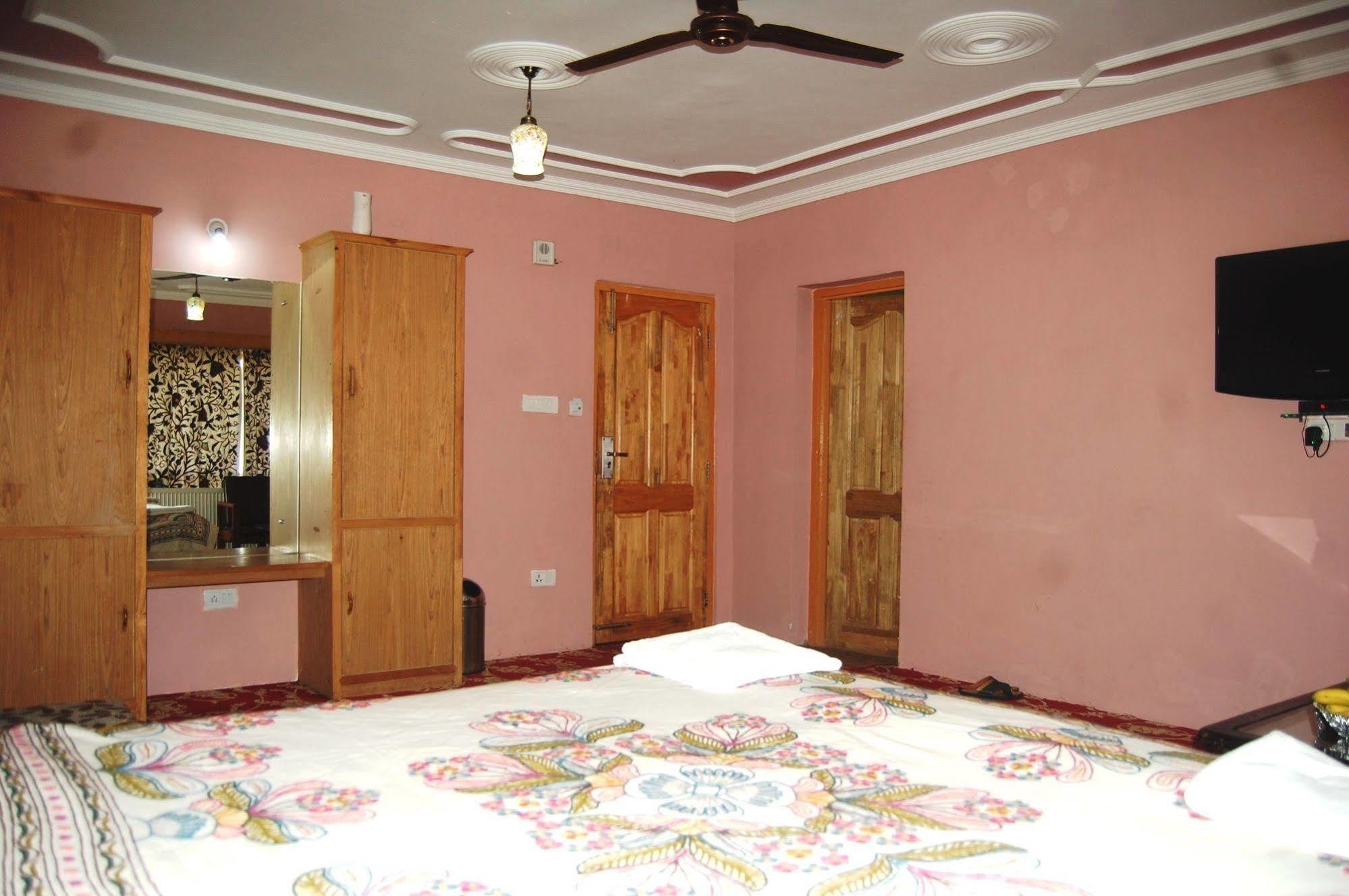 Hotel Paradise Inn Pahalgām Esterno foto
