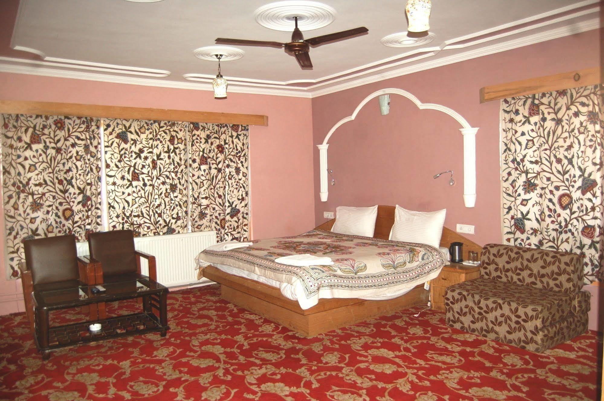 Hotel Paradise Inn Pahalgām Esterno foto