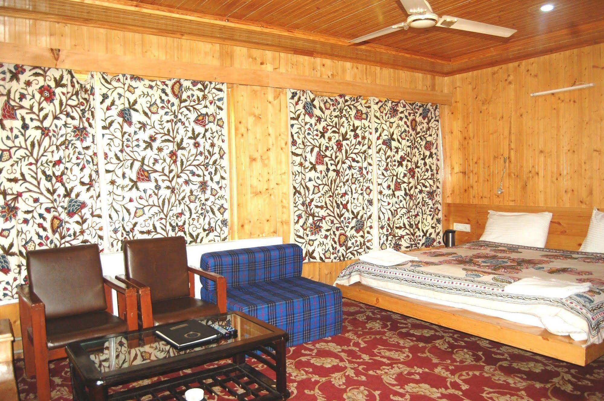 Hotel Paradise Inn Pahalgām Esterno foto