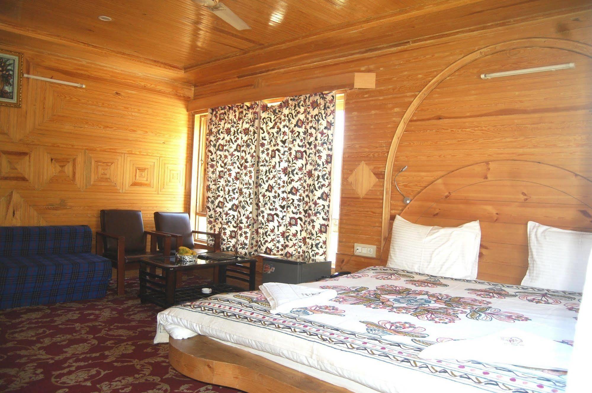 Hotel Paradise Inn Pahalgām Esterno foto