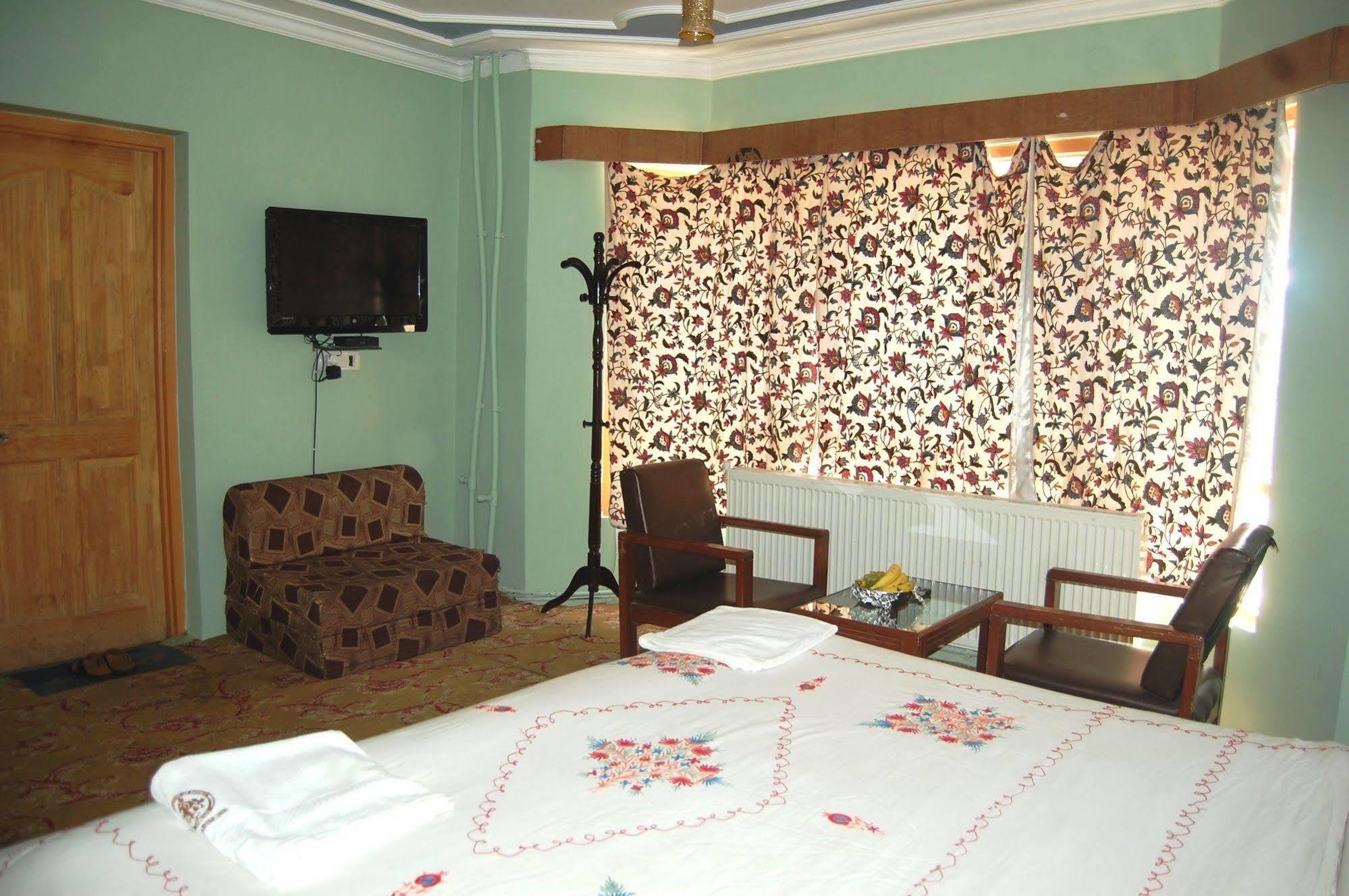 Hotel Paradise Inn Pahalgām Esterno foto