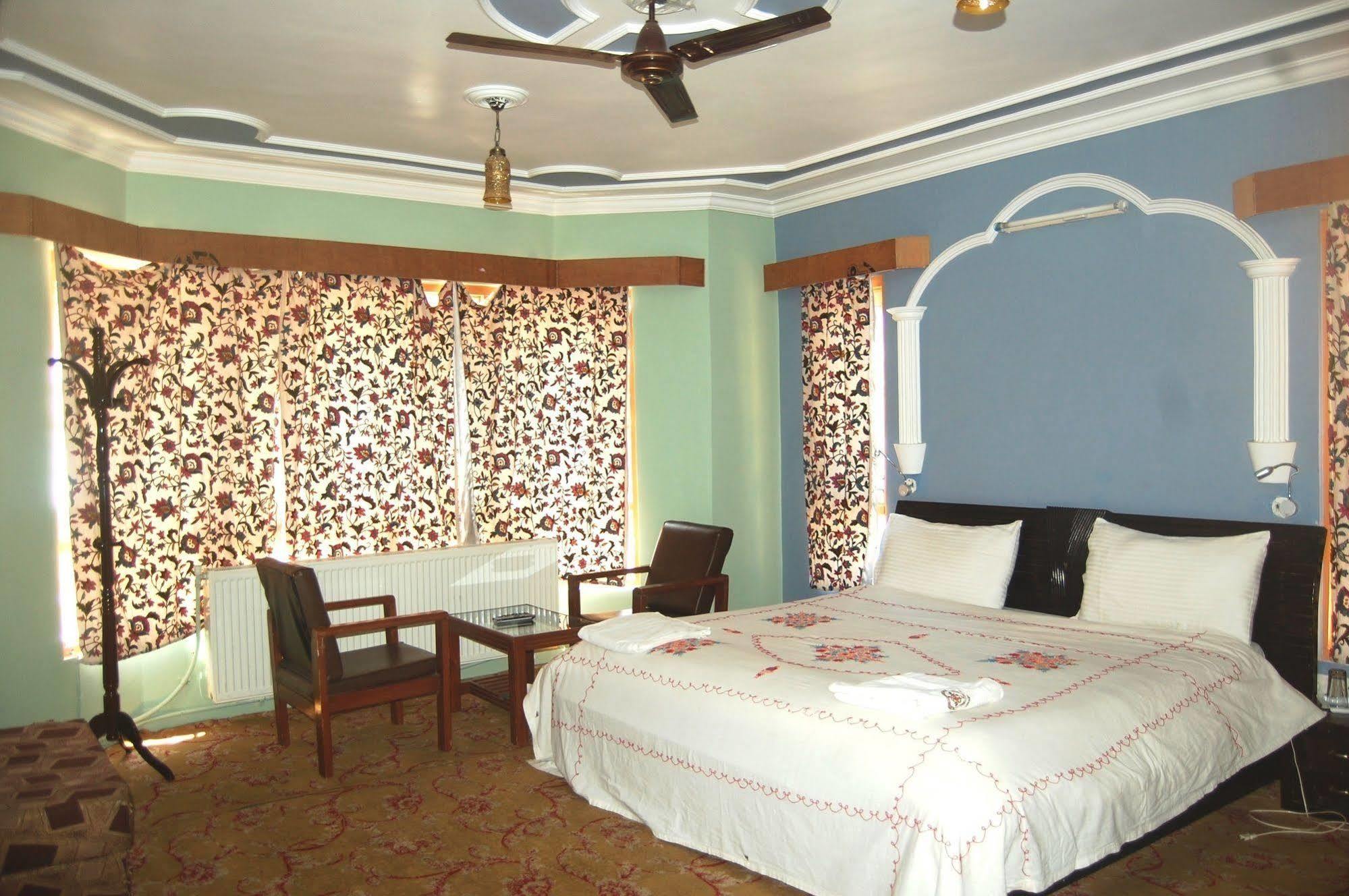 Hotel Paradise Inn Pahalgām Esterno foto