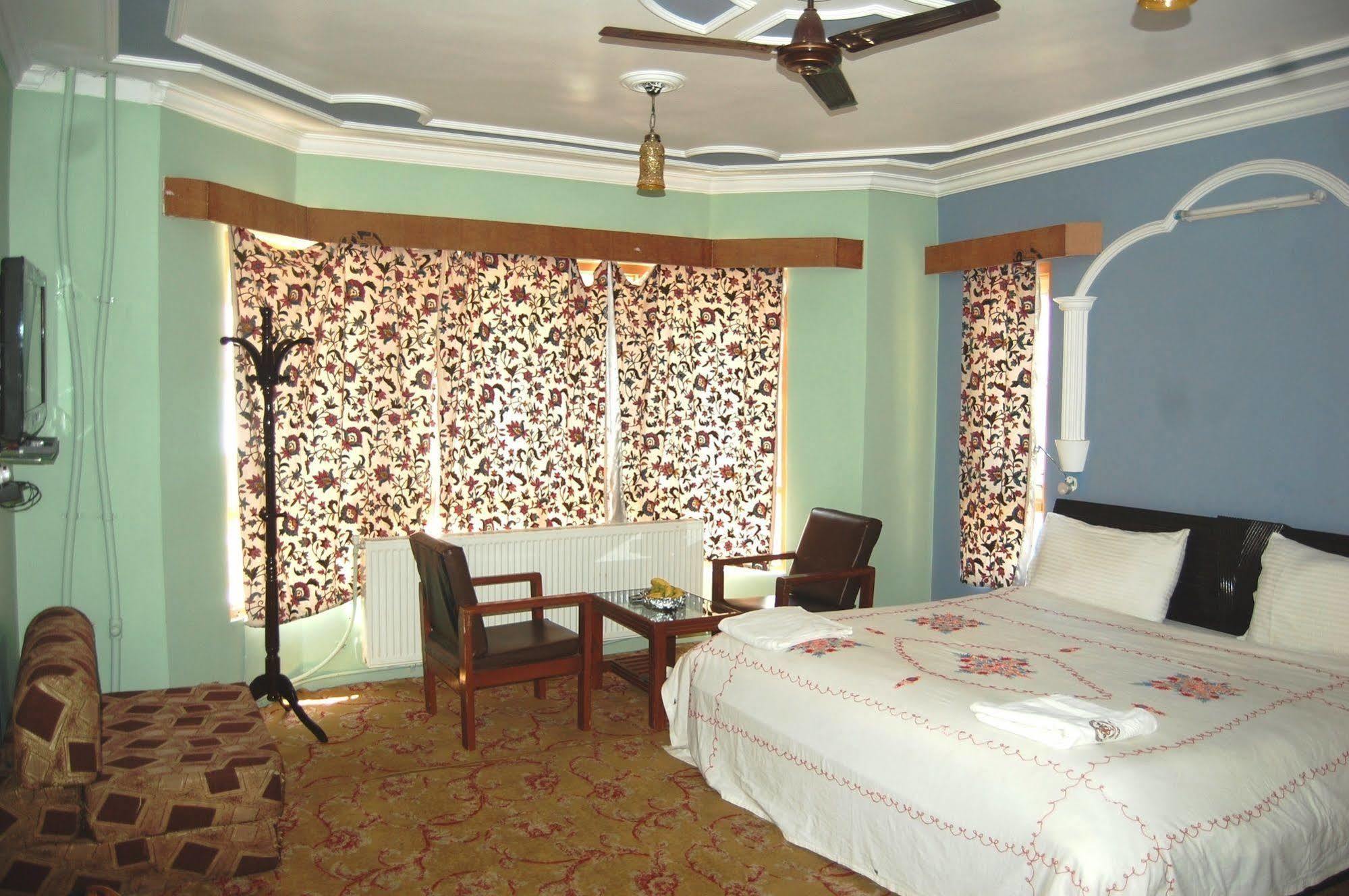 Hotel Paradise Inn Pahalgām Esterno foto